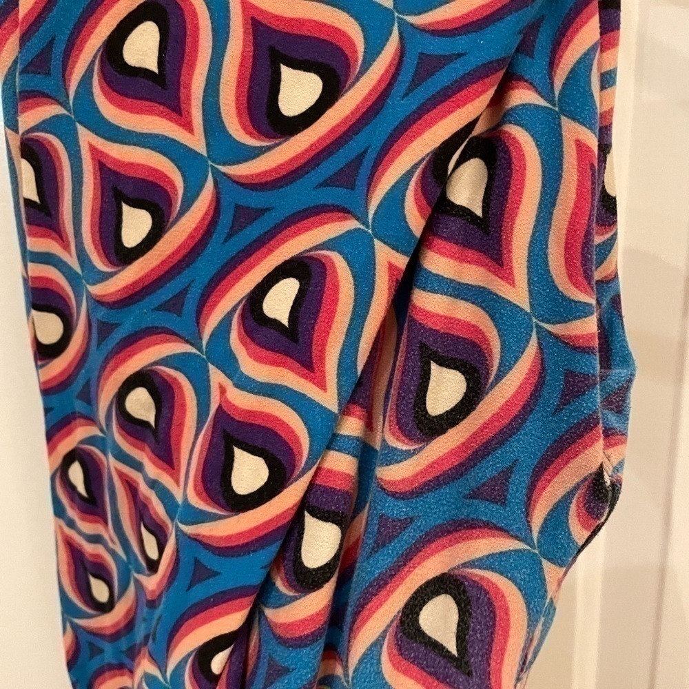 LuLaRoe Multicolor Unique Geometric Patterns  Leggings One Size
Condition 7/10 - Picture 2 of 8